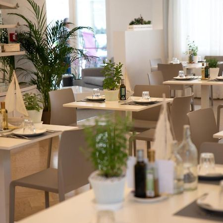 Hotel San Gottardo Riccione Buitenkant foto