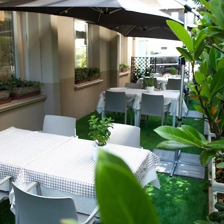 Hotel San Gottardo Riccione Buitenkant foto