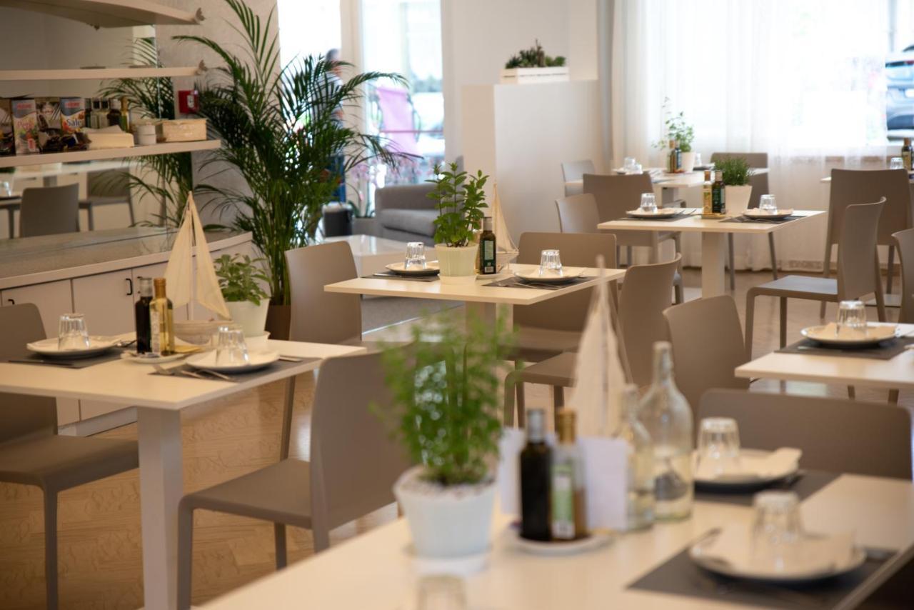 Hotel San Gottardo Riccione Buitenkant foto