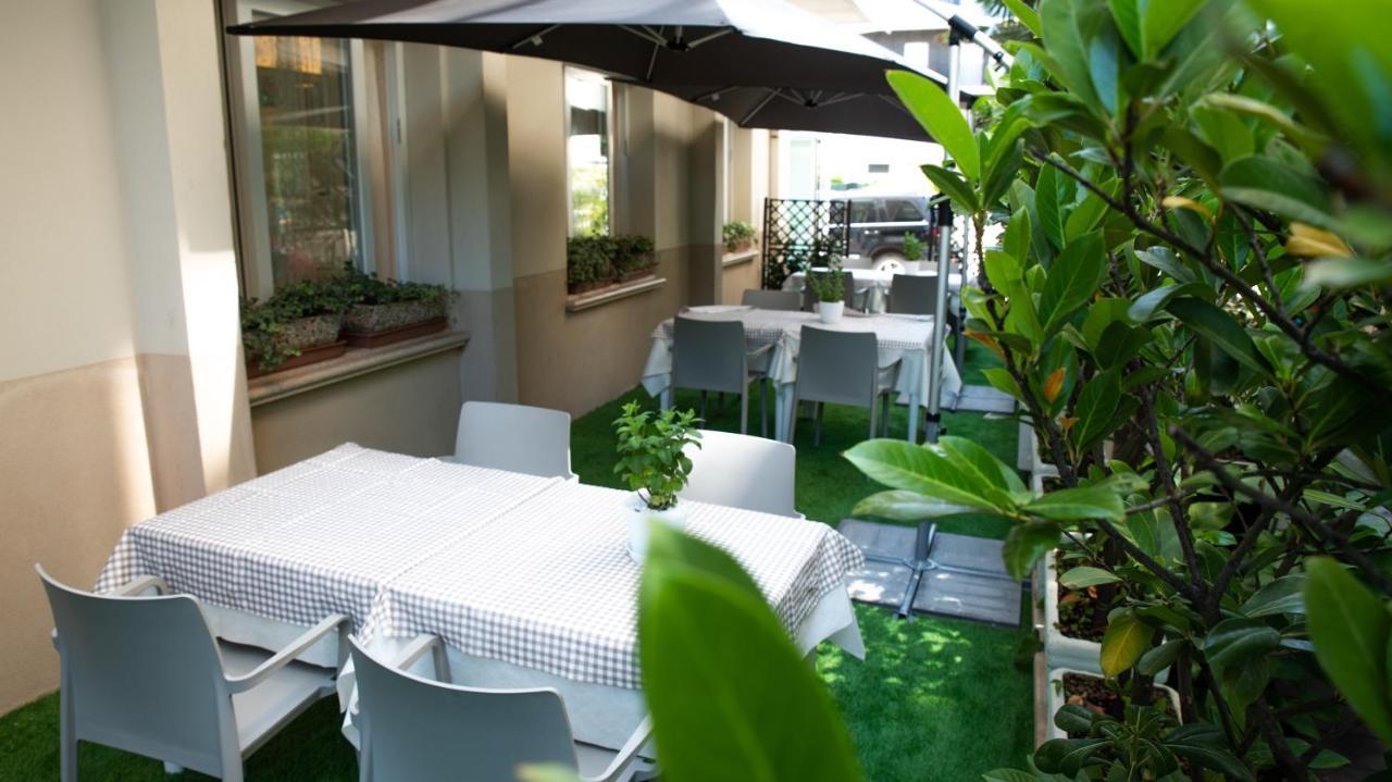Hotel San Gottardo Riccione Buitenkant foto
