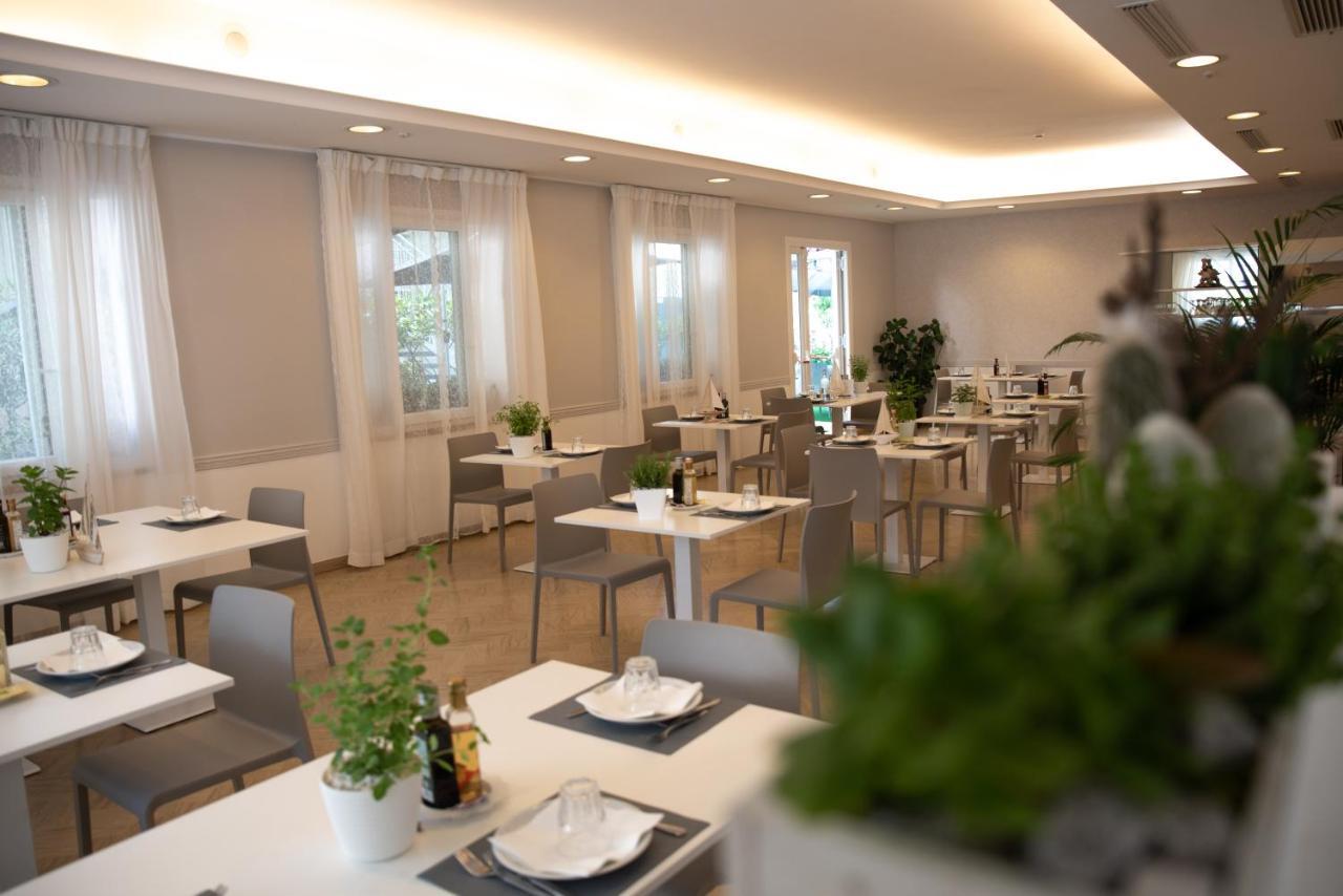 Hotel San Gottardo Riccione Buitenkant foto